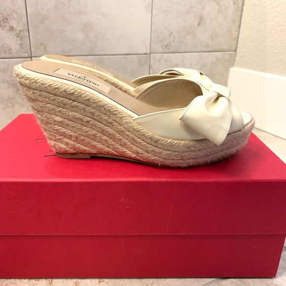 🚫Sold Classy Valentino wedge with box - Picture 2 of 8